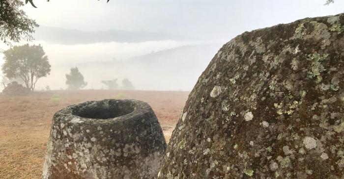 Cum au ajuns mărgele din India și Mesopotamia într-un borcan din Laos?