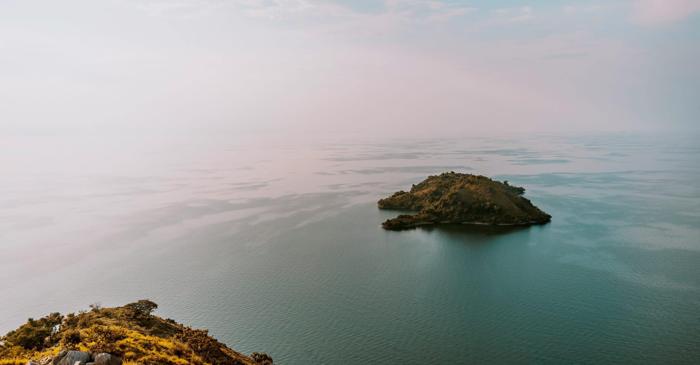 Extracția metanului din lacul Kivu salvează orașul, dar riscă să-l distrugă
