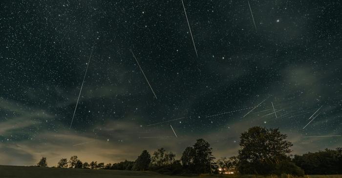 Ploaia de meteori Eta Aquarids atinge apogeul, dar luna aproape plină reduce vizibilitatea