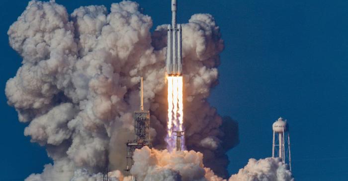 SpaceX primește 4,16 miliarde de dolari pentru a muta supravegherea militară pe orbită